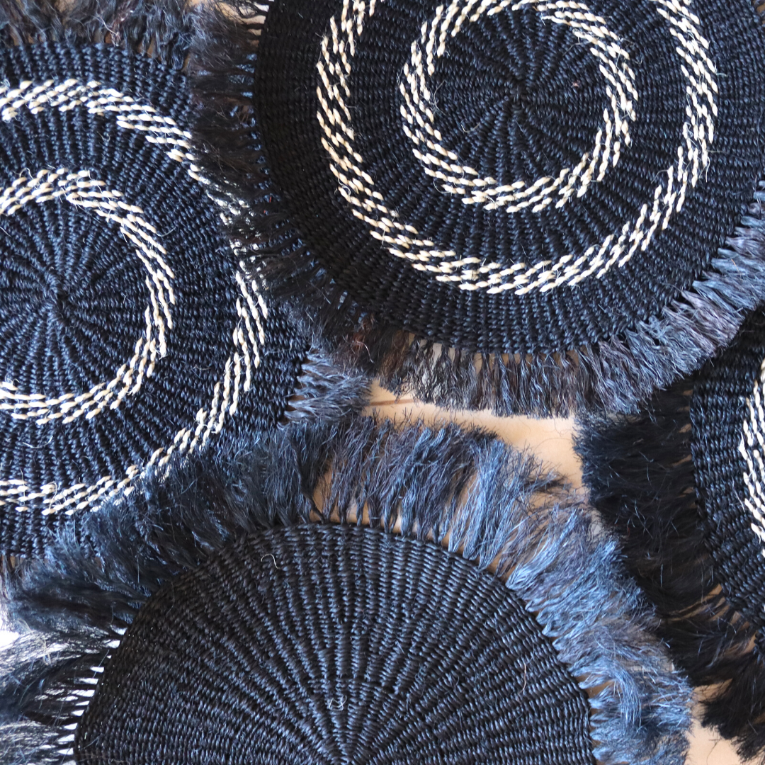 Placemats | Black and white circle pattern | Sisal mats with fringe