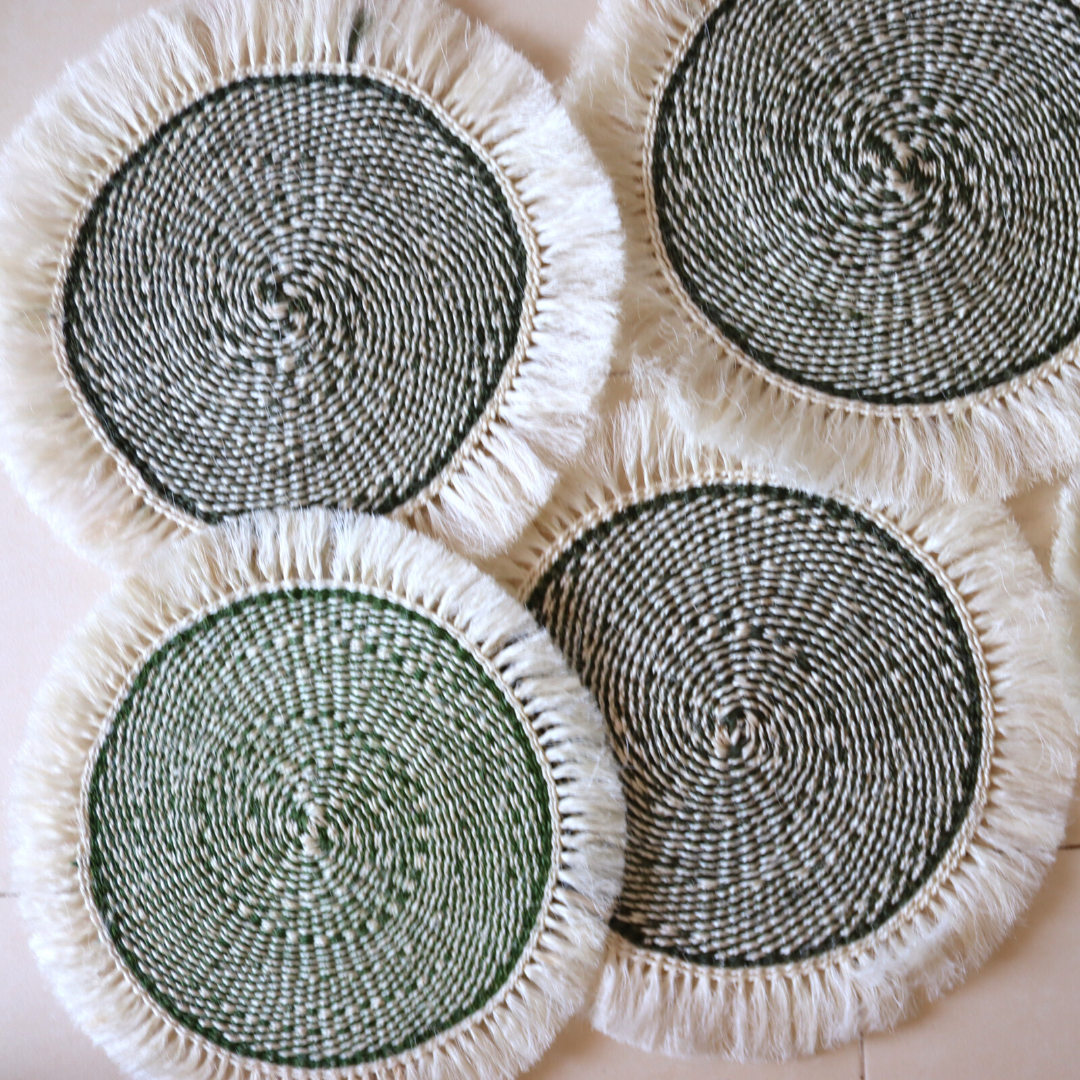 Placemats | Green and white spiral | White fringe sisal mats